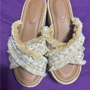 Universal Thread Tan and Cream Woven Sandals
